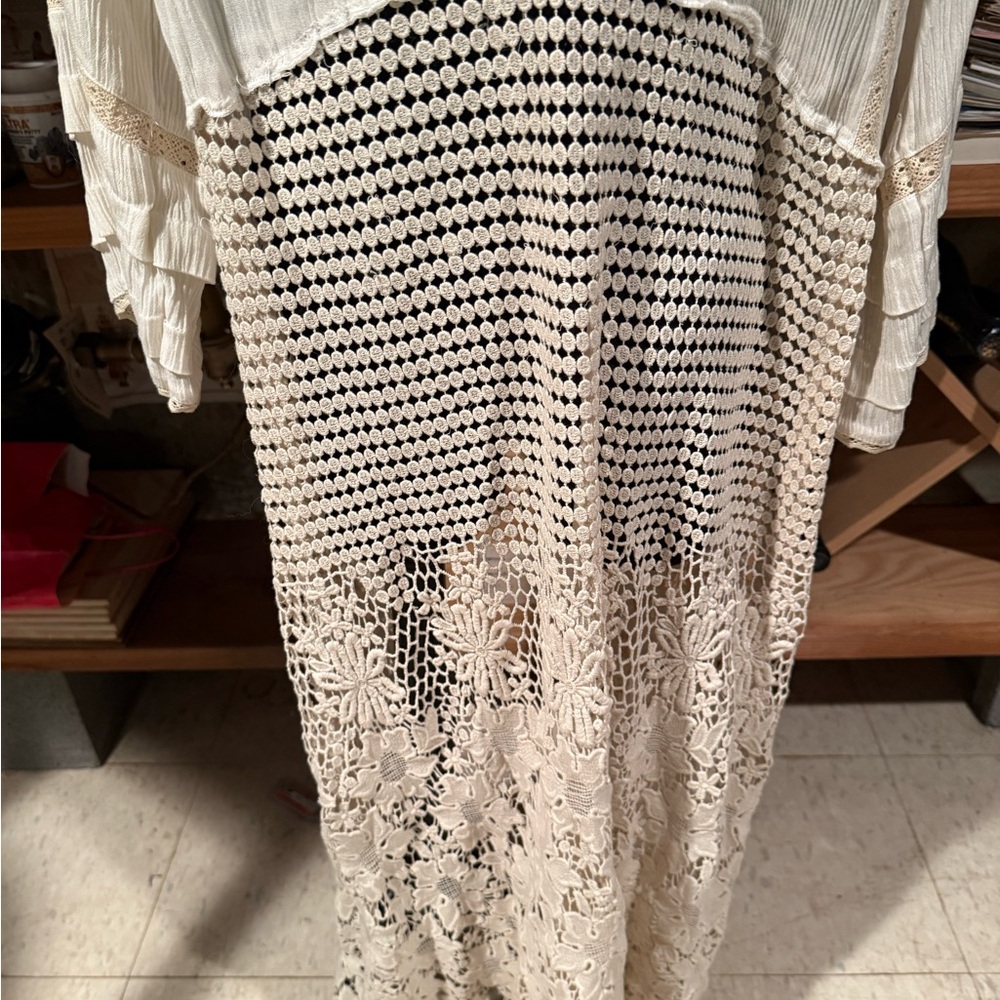 Anna Sui Cream Sheer Lightweight Kimono with Gold Logo Tag - Picture 5 of 8
